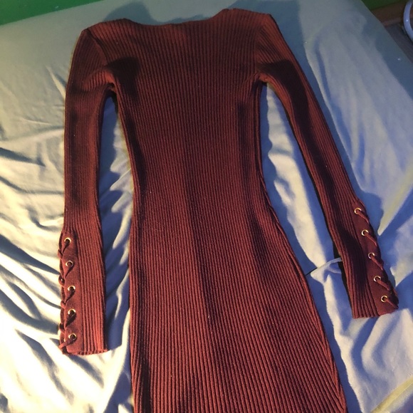 Maroon sweater dress w/detailed sleeves - Picture 5 of 7